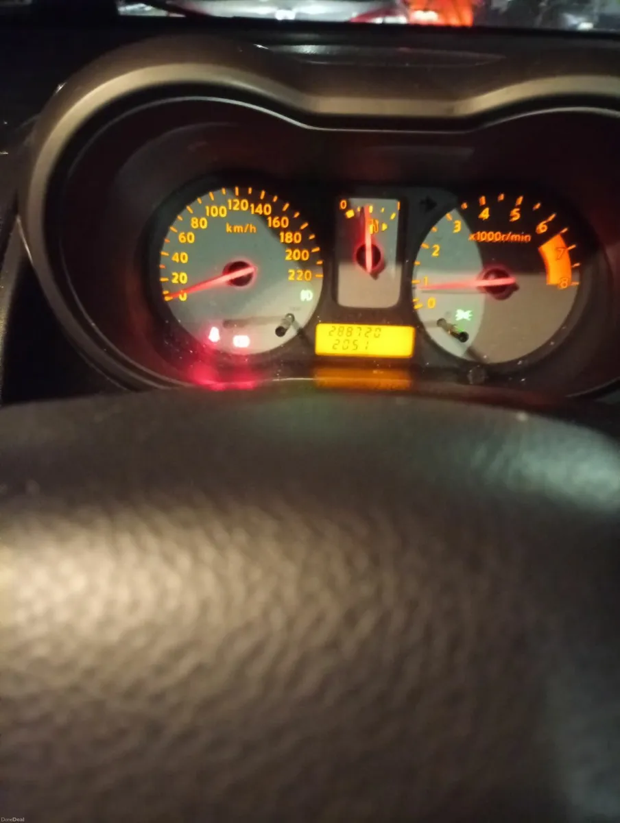 Volkswagen Beetle 2005,,NISSAN NOTE,,2008...4SALE. - Image 4