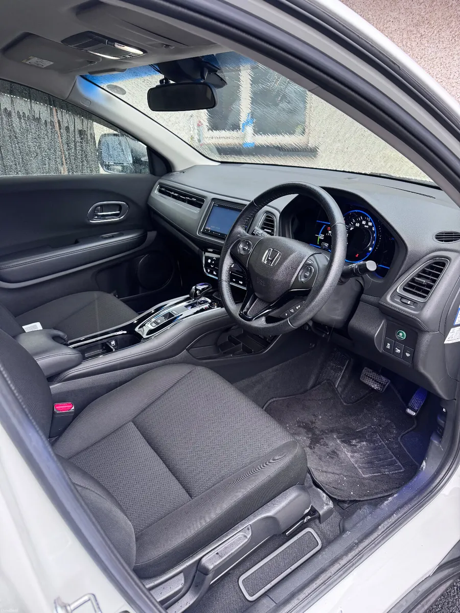 Honda Vezel 1.5 AWD HYBRID AUTO - Image 4
