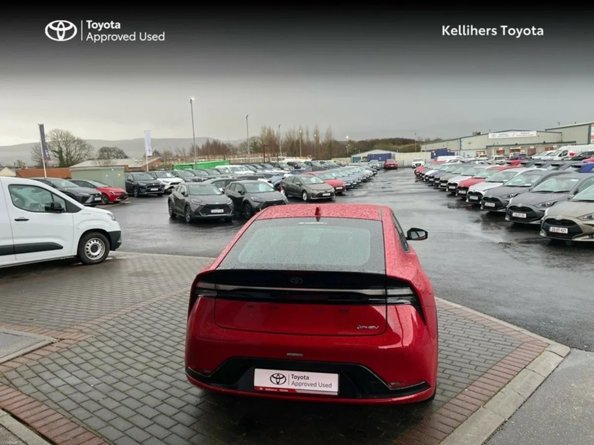 Toyota Prius PLUG IN HYBRID - Image 4