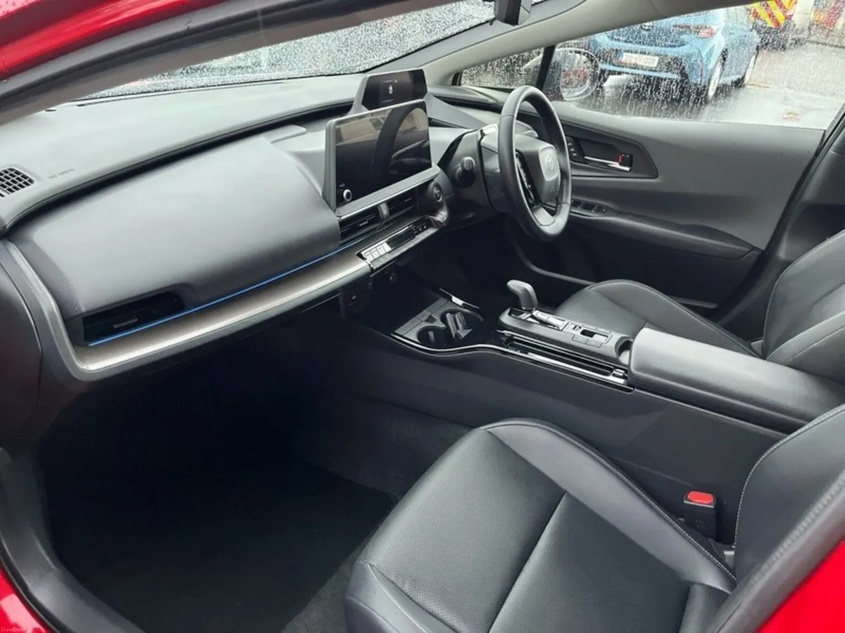 Toyota Prius PLUG IN HYBRID - Image 6