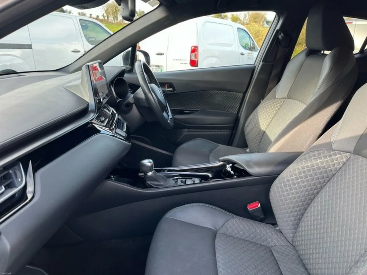 Toyota C-HR HYBRID SPORT BI-TONE 4DR - Image 6