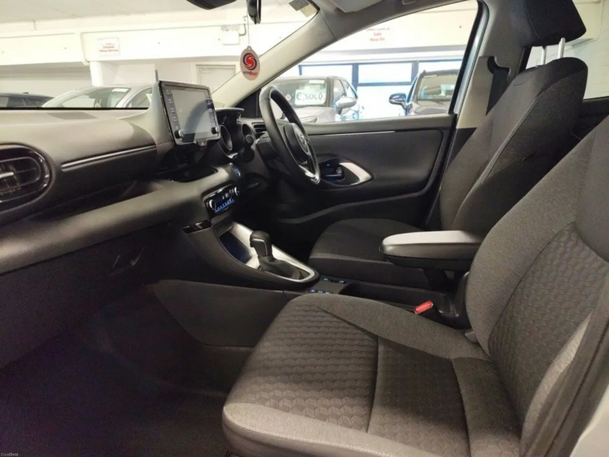 Toyota Yaris 1.5 HYBRID L/SPORT - Image 6