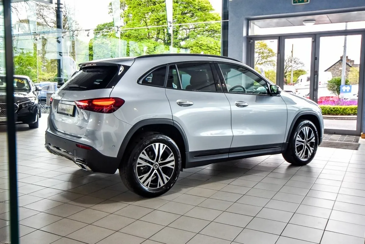 Mercedes-Benz GLA 180d Progressive Night Pack Face - Image 2