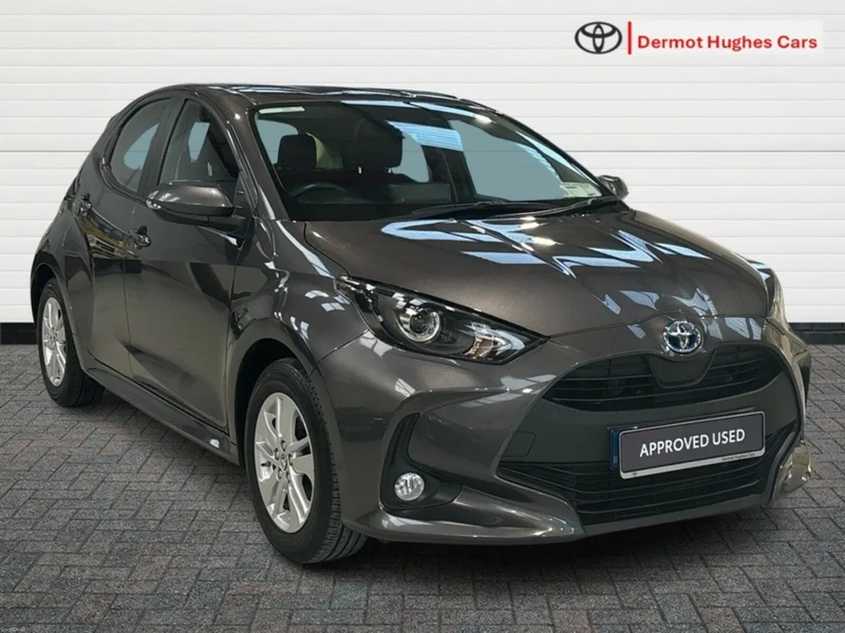 Toyota Yaris 1.5 HYBRID LUNA 4DR AUTO - Image 1