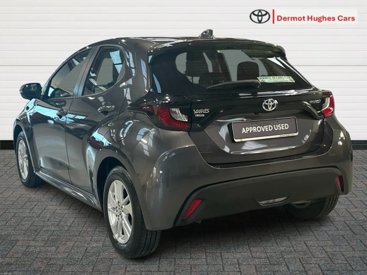 Toyota Yaris 1.5 HYBRID LUNA 4DR AUTO - Image 2