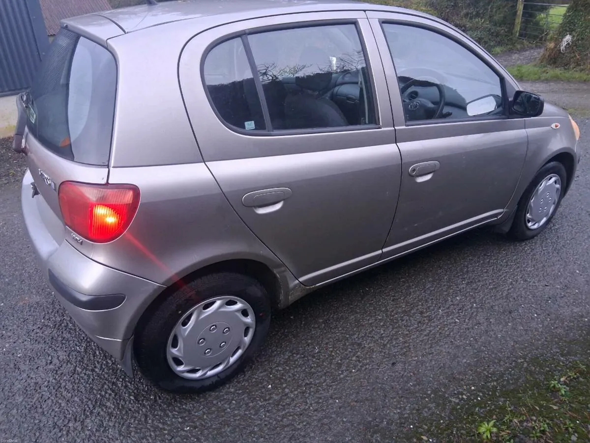 04 Toyota Yaris - Image 3