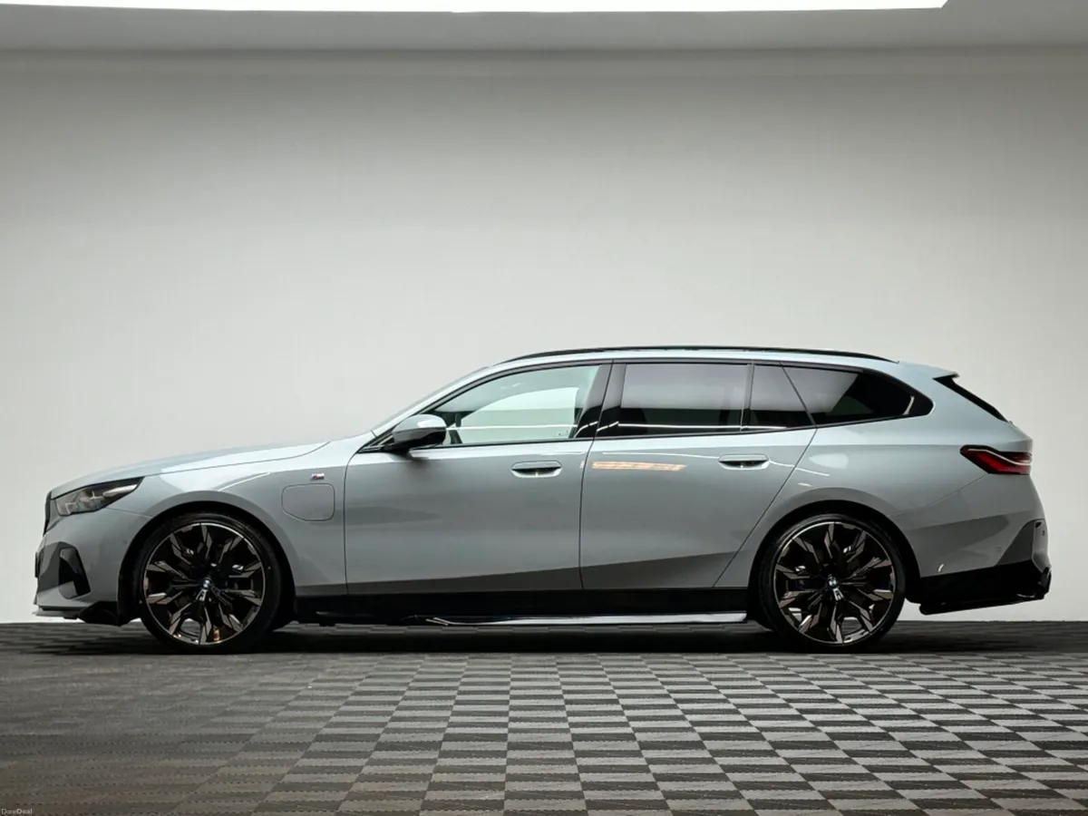 BMW 5-Series 530E M SPORT TOURING - Image 4