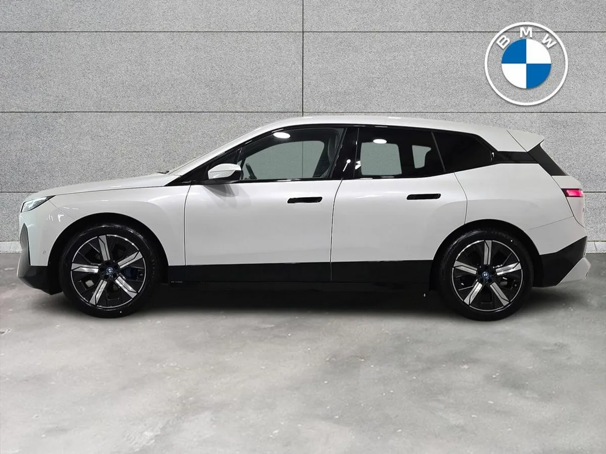 BMW iX xDrive40 M Sport - Image 4
