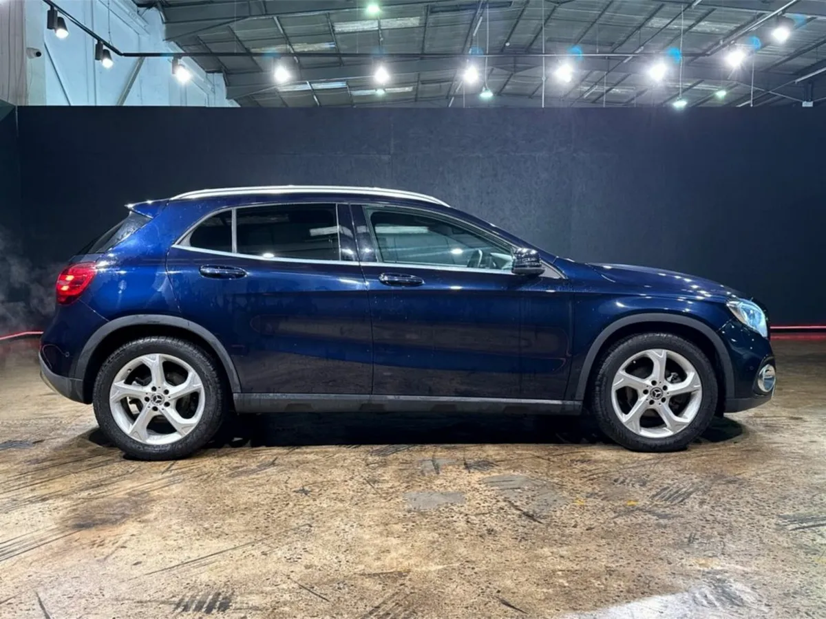 Mercedes-Benz GLA GLA180 1.6L AUTOMATIC - FULL LEA - Image 3