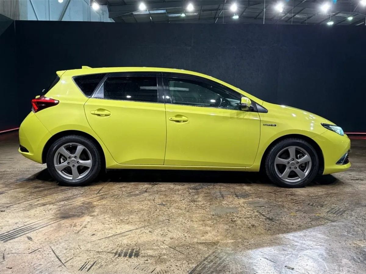 Toyota Auris HYBRID 1.8L AUTOMATIC - Image 3