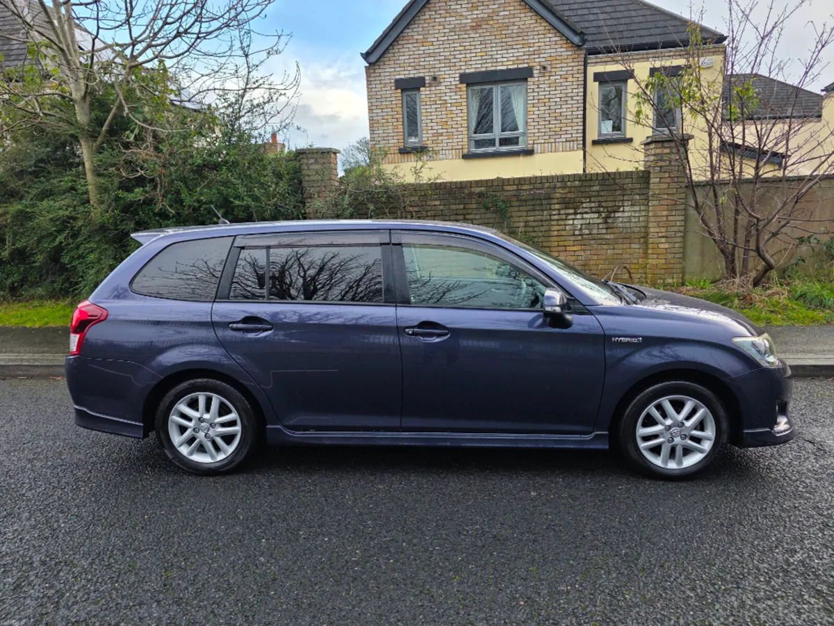 Toyota Corolla Fielder 5DR Auto - Image 2