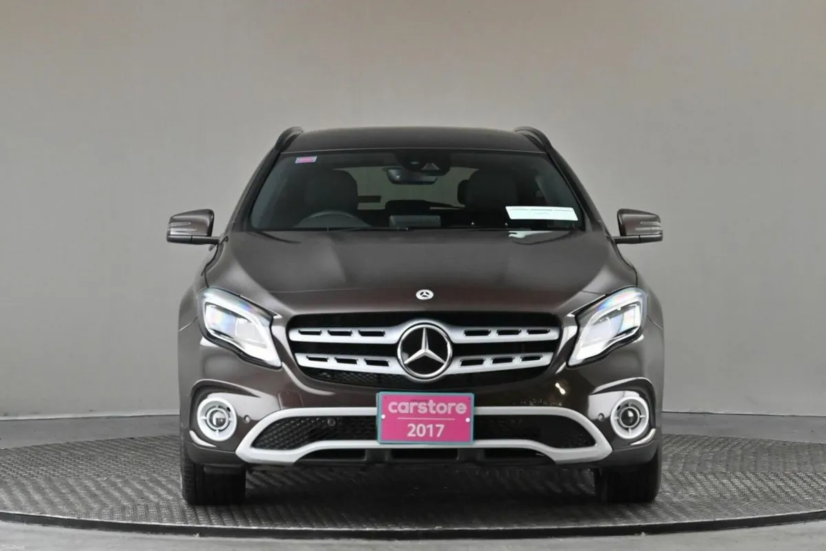 Mercedes-Benz GLA GLA 180 **HALF LEATHER**REVERSE - Image 2