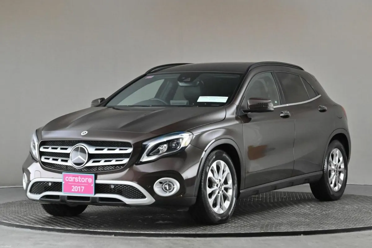 Mercedes-Benz GLA GLA 180 **HALF LEATHER**REVERSE - Image 3