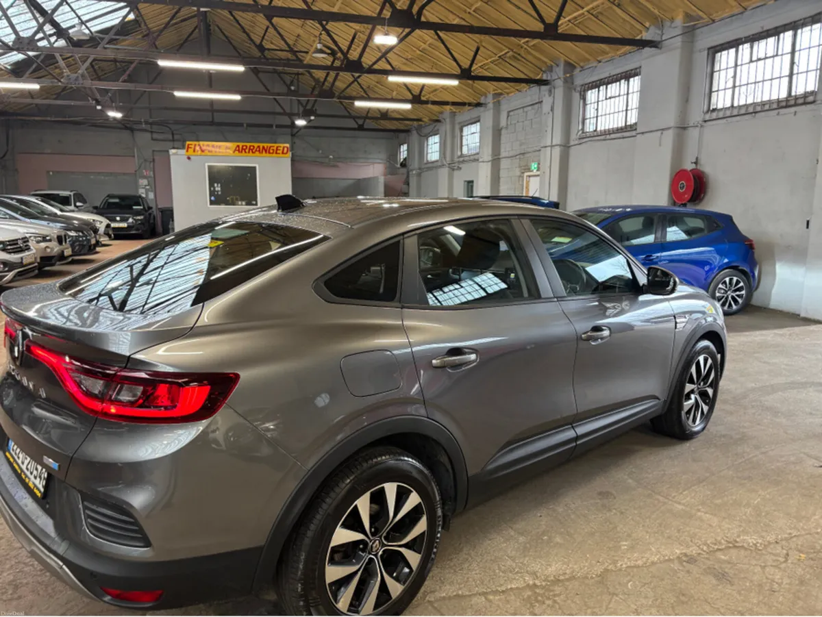 Renault Arkana E-TECH ICONIC HYBRID 14 145 AUTO - Image 3