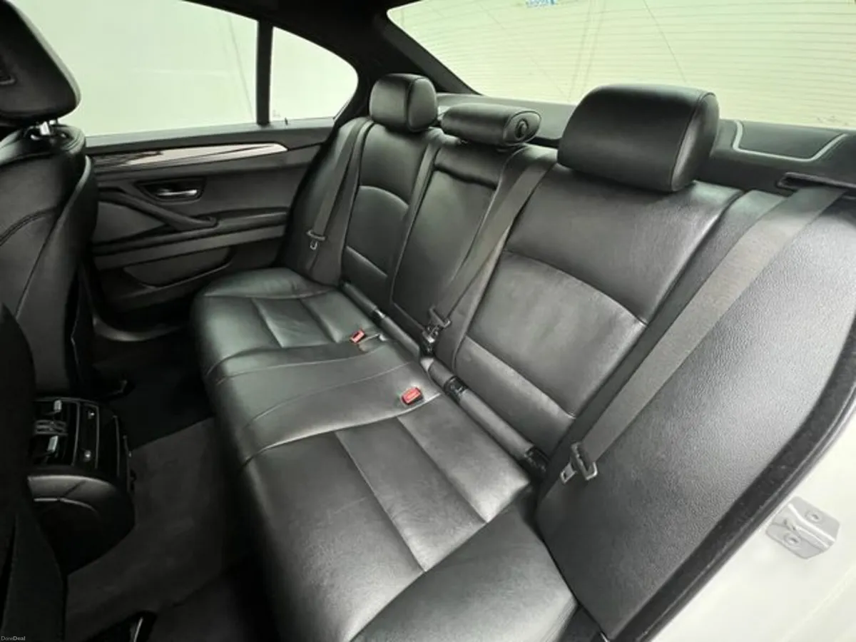 BMW 5-Series 523D xDrive M SPORTS Automatic, Rever - Image 4
