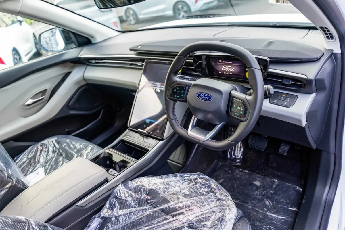 Ford Explorer 262 Offers - Select/Premium - 0% Int - Image 5