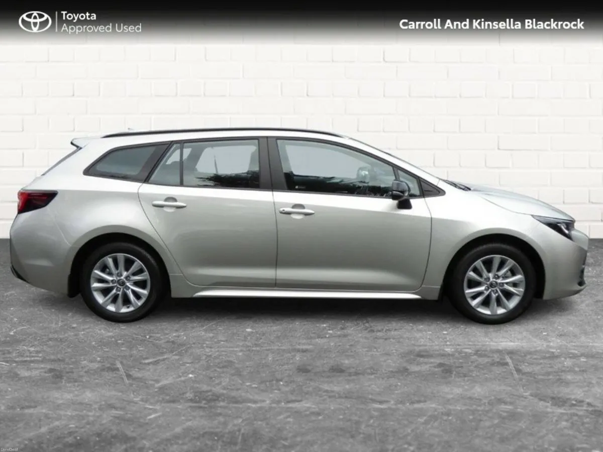 Toyota Corolla Hybrid Luna Touring Sport - Image 3