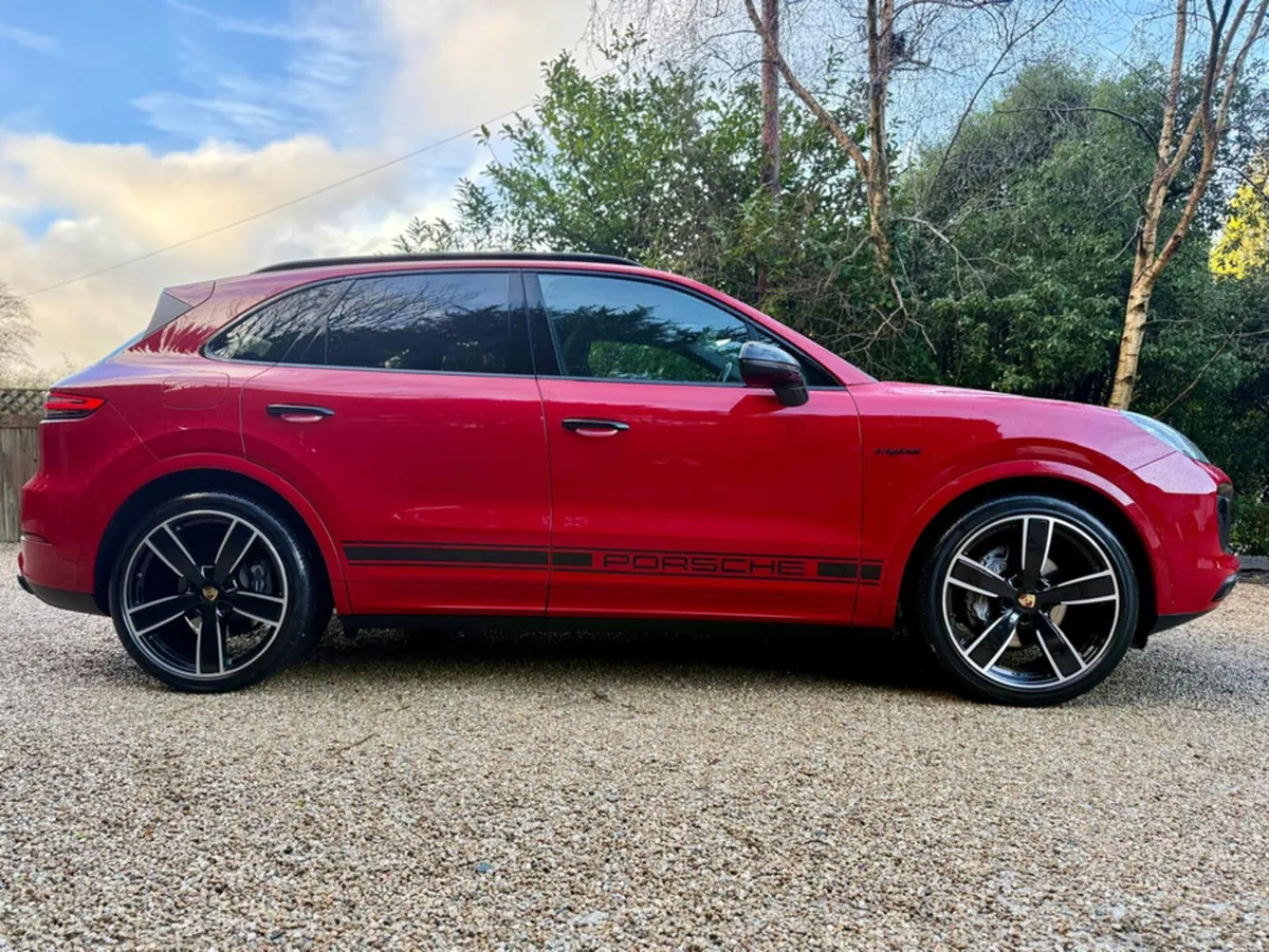 Porsche Cayenne 5 SEAT N1 E HYBRID - Image 3
