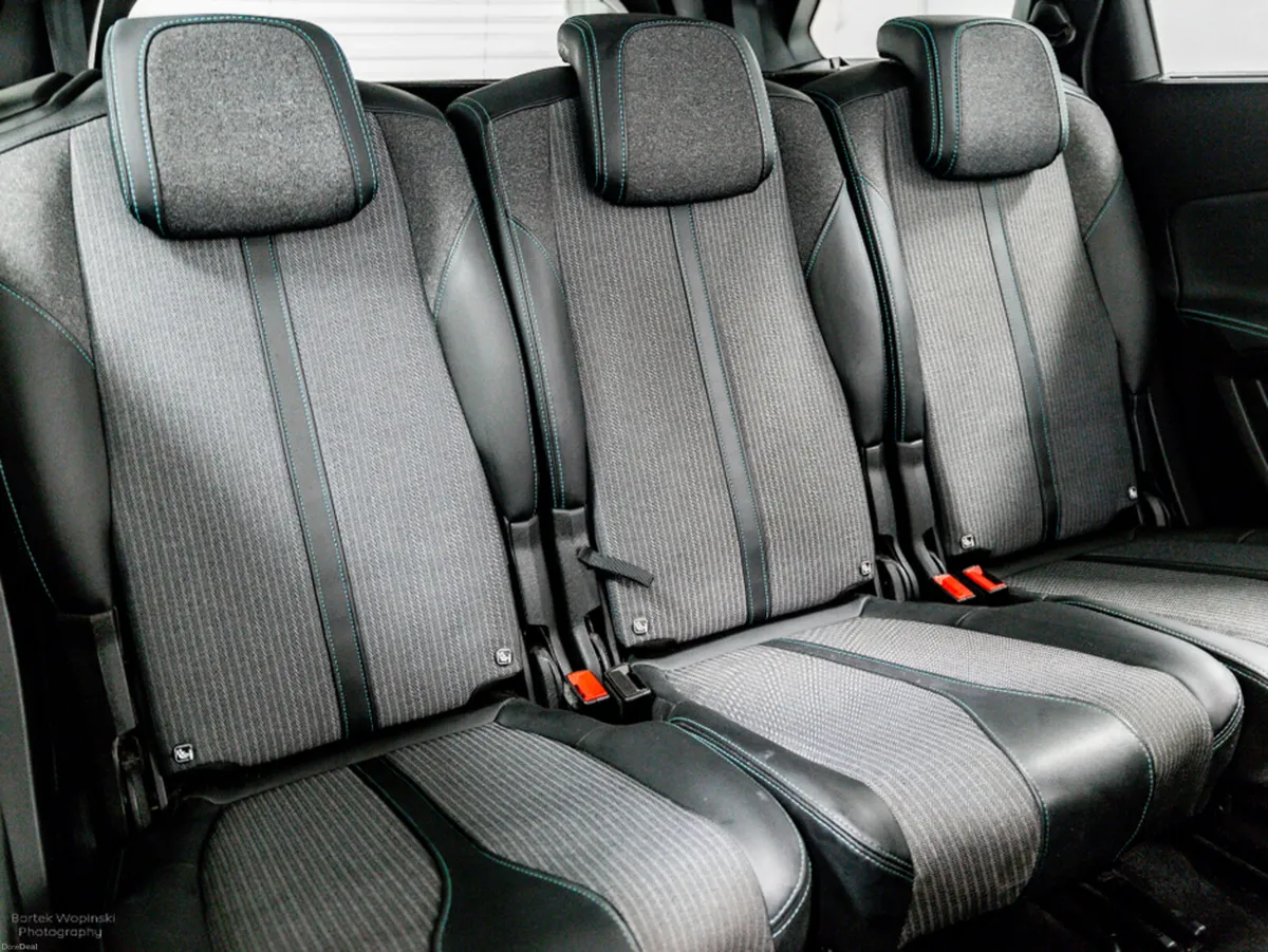 Peugeot 5008 Allure 1.5 Diesel 130HP - 7 Seats - Image 4