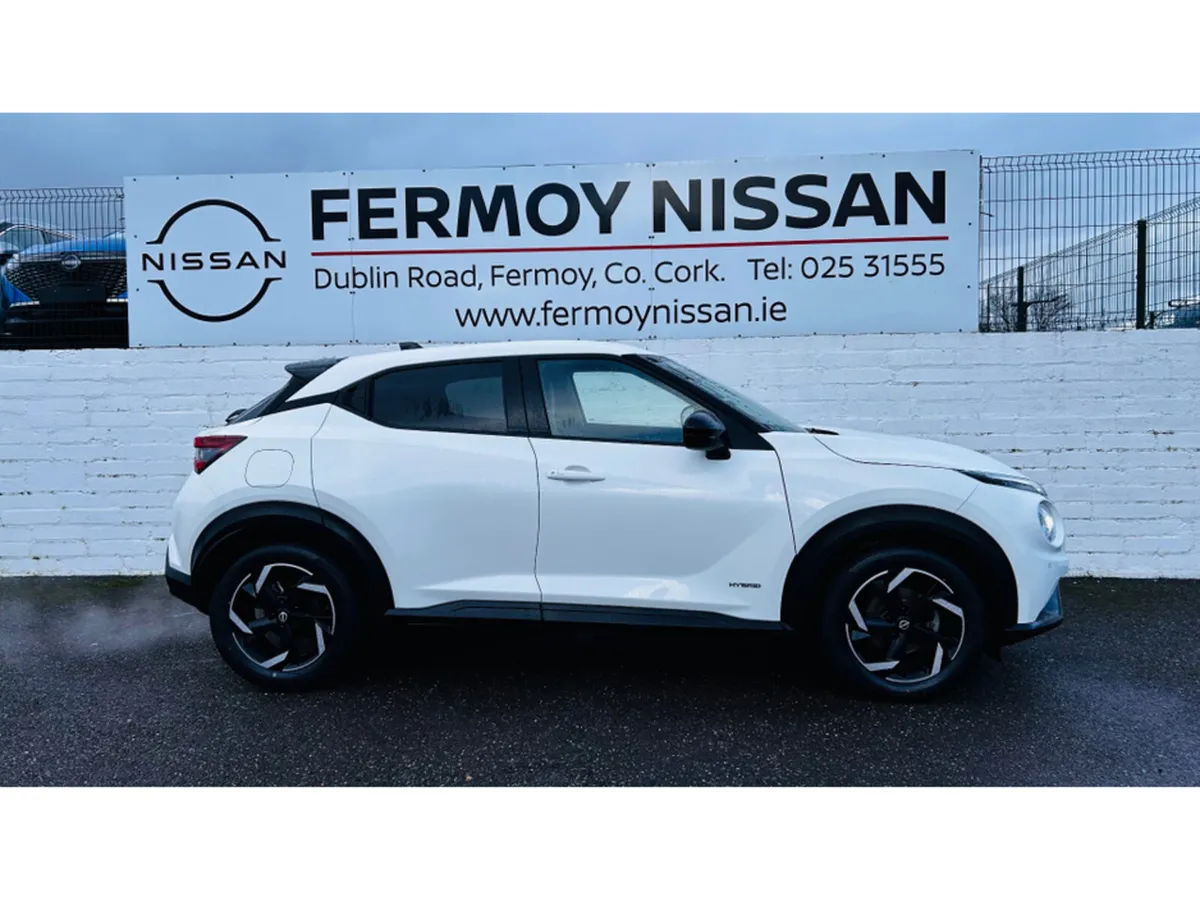 Nissan Juke AUTOMATIC HYBRID REAR CAMERA AND FRONT - Image 1