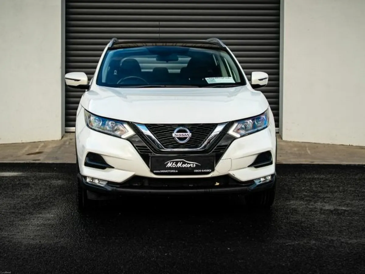 Nissan Qashqai 1.5 DSL SE Auto *PANORAMIC GLASS RO - Image 2
