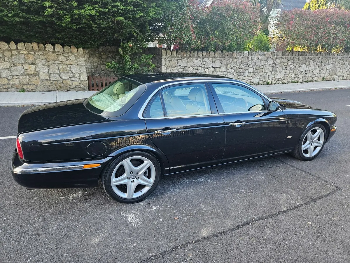 Jaguar XJ6 3.0 V6 Executive * One Owner * - Image 4