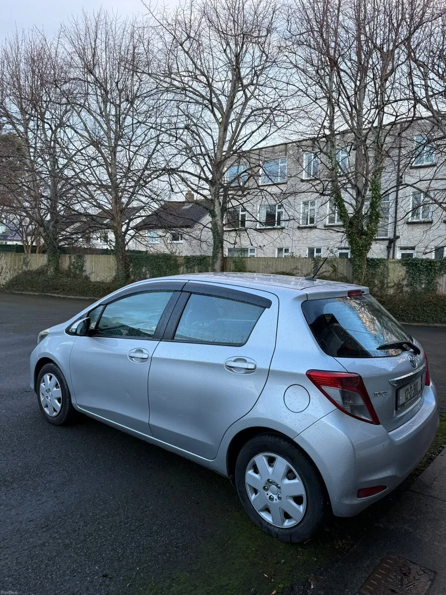 Low mileage Toyota / Yaris - Image 4