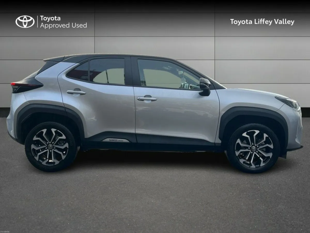 Toyota Yaris Cross CROSS LUNA SPORT 4DR AUTO - Image 3
