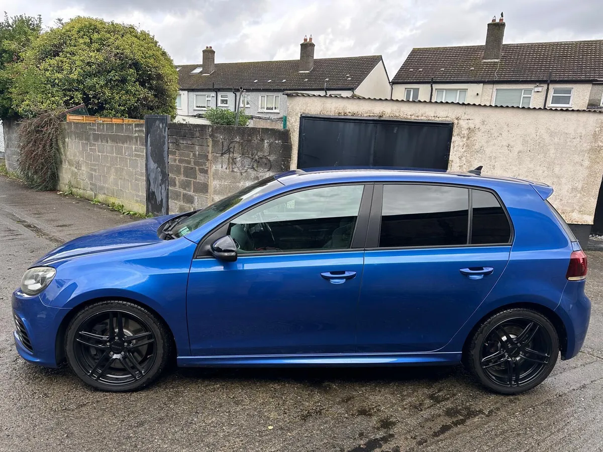 Volkswagen Golf 2011 2.0 TSI 4MOTION R - Image 2