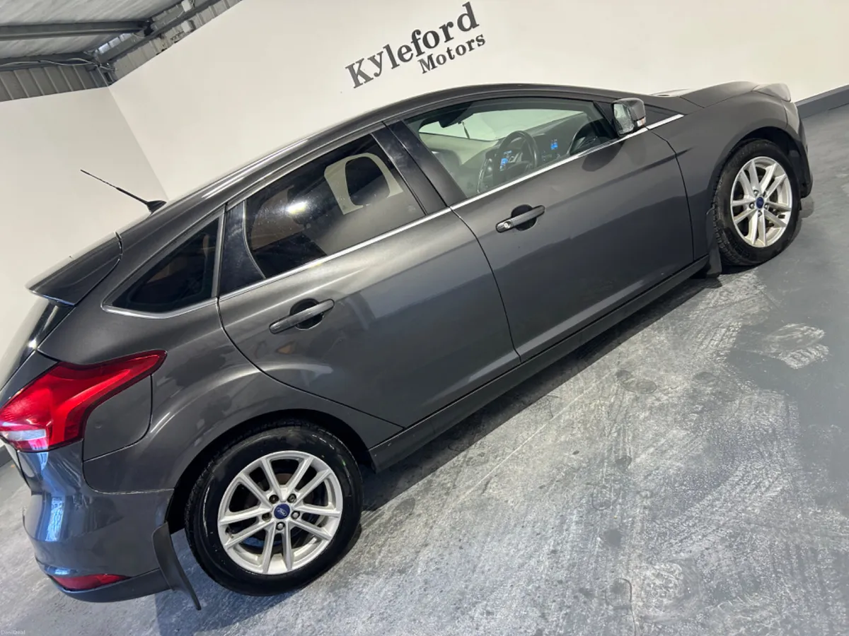 Ford Focus 2016 Zetec - Image 3