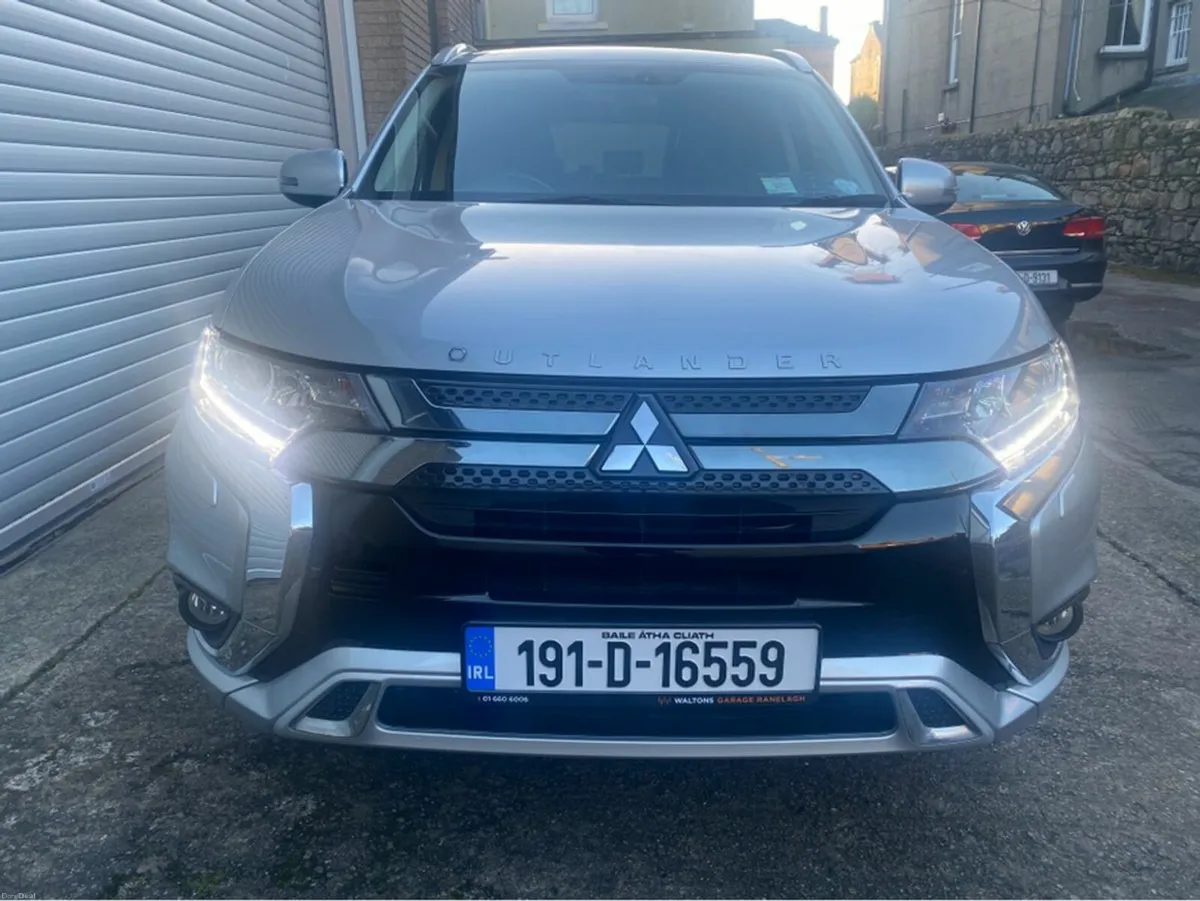 Mitsubishi Outlander Outlander INTENSE PHEV AUTO @ - Image 4