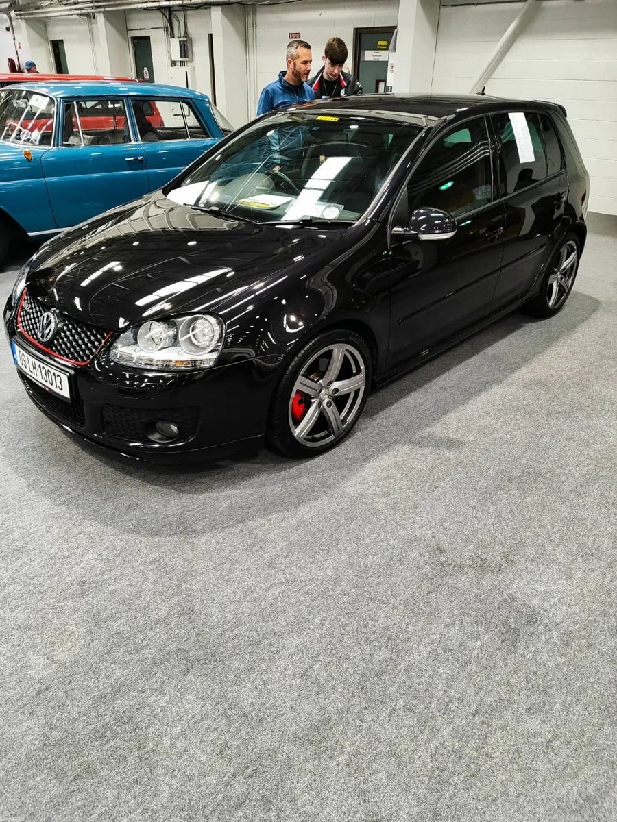 Showroom cond. VW Golf Mk5 Pirelli edition - Image 1