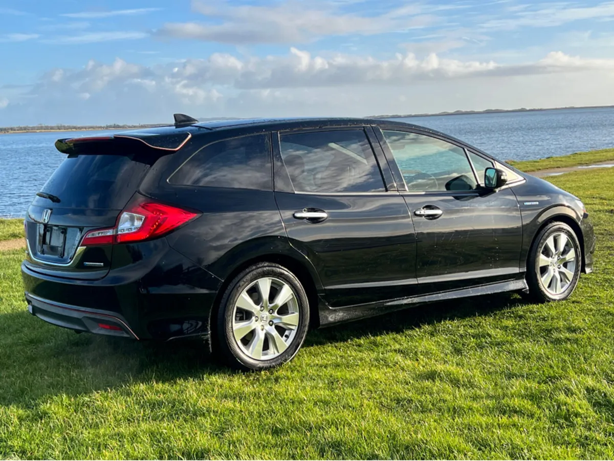 Honda Jade 1.5 AUTOMATIC  6  SEATER - Image 4