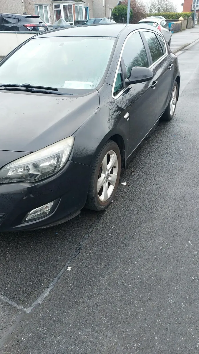 Opel Astra 2012 - Image 1