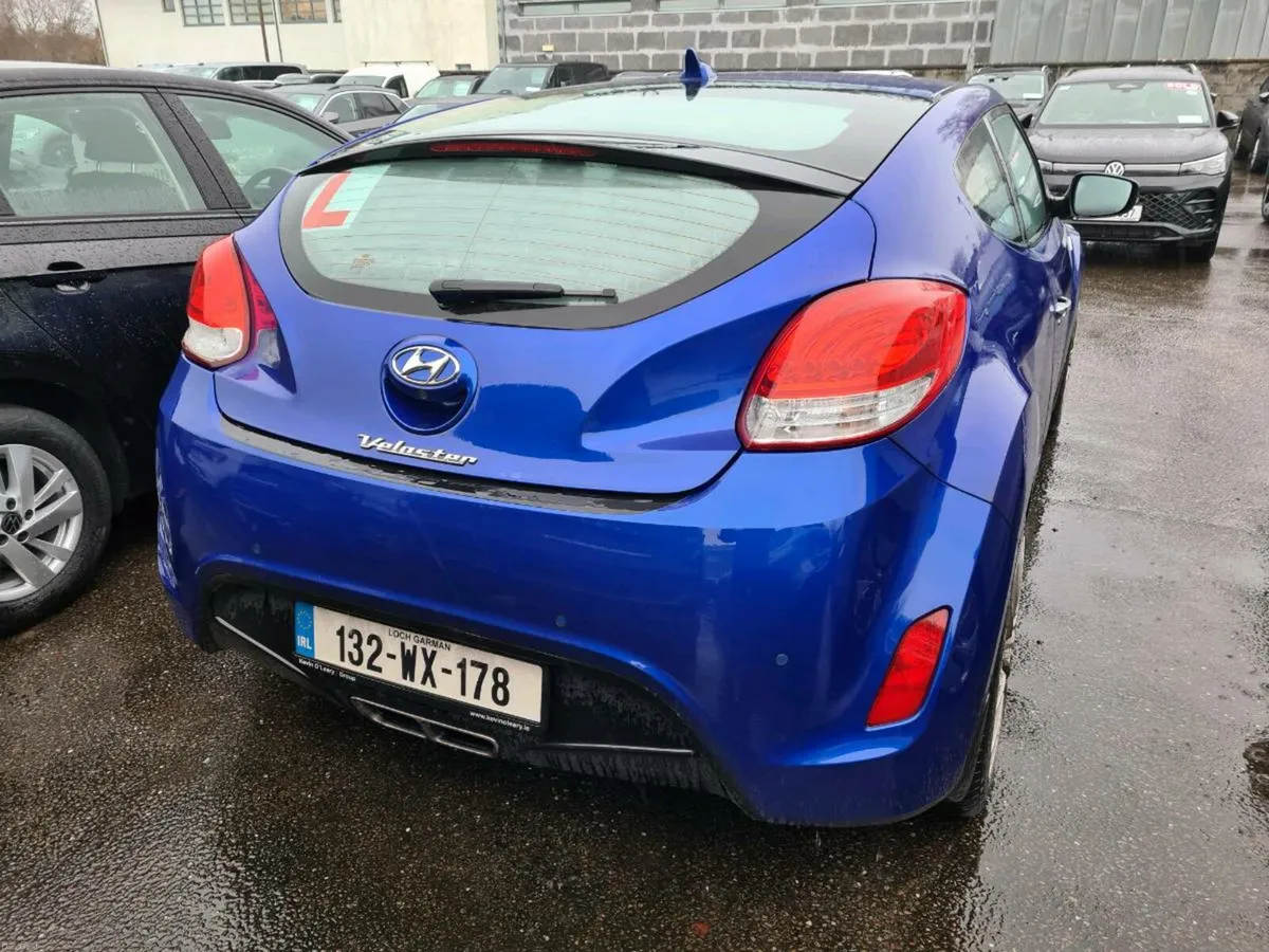 132 Hyundai  Veloster  1.6 - Image 2