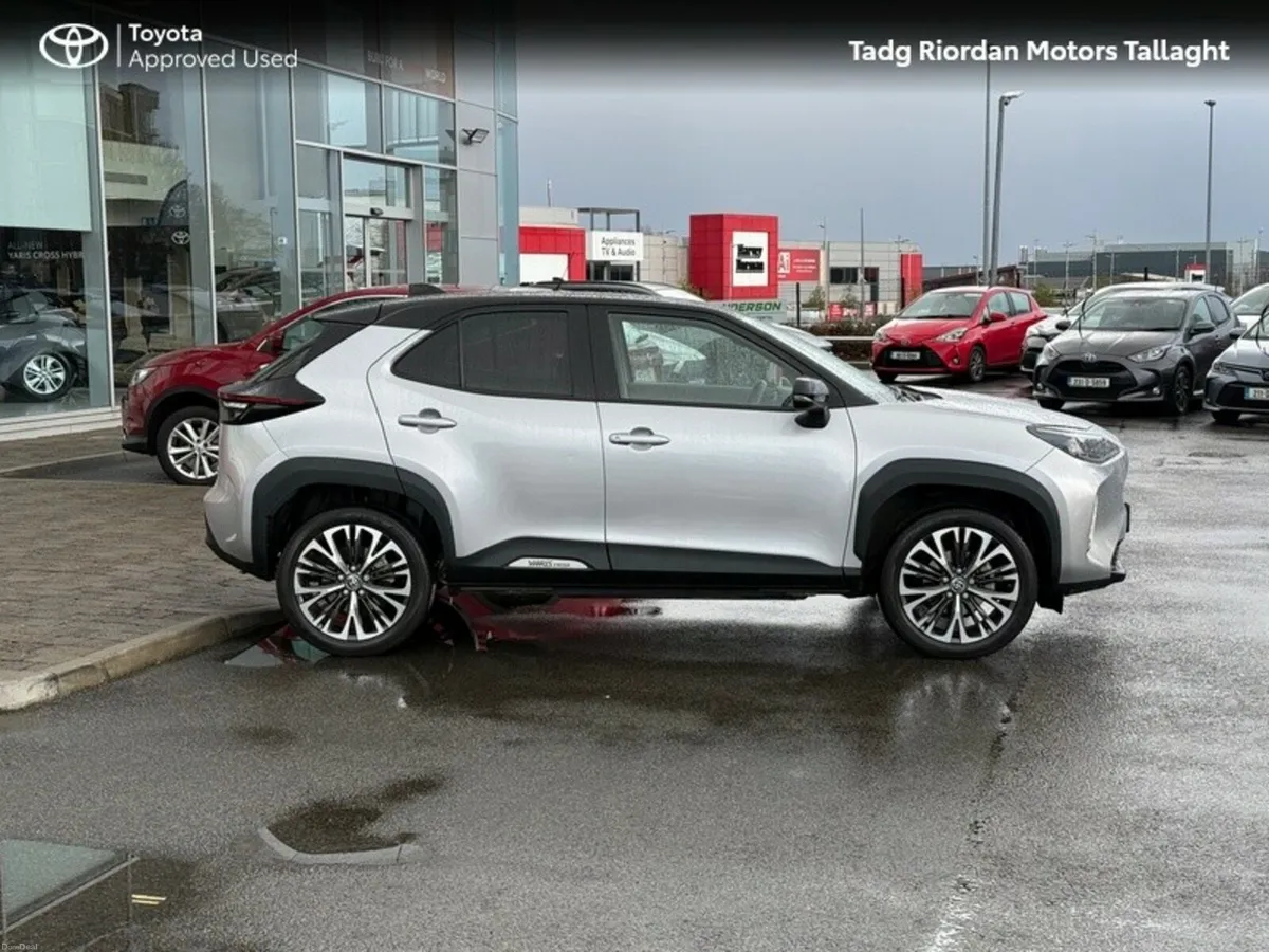 Toyota Yaris Cross SOL - Image 3