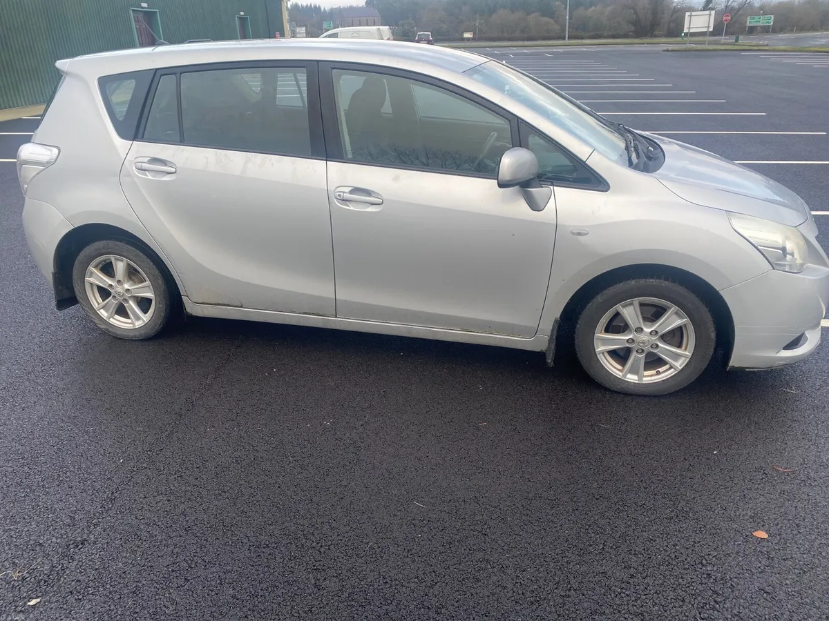 Toyota Verso 2010 - Image 2