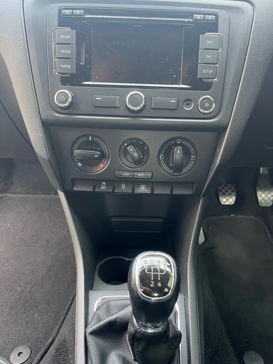 Skoda Rapid 2014 - Image 3