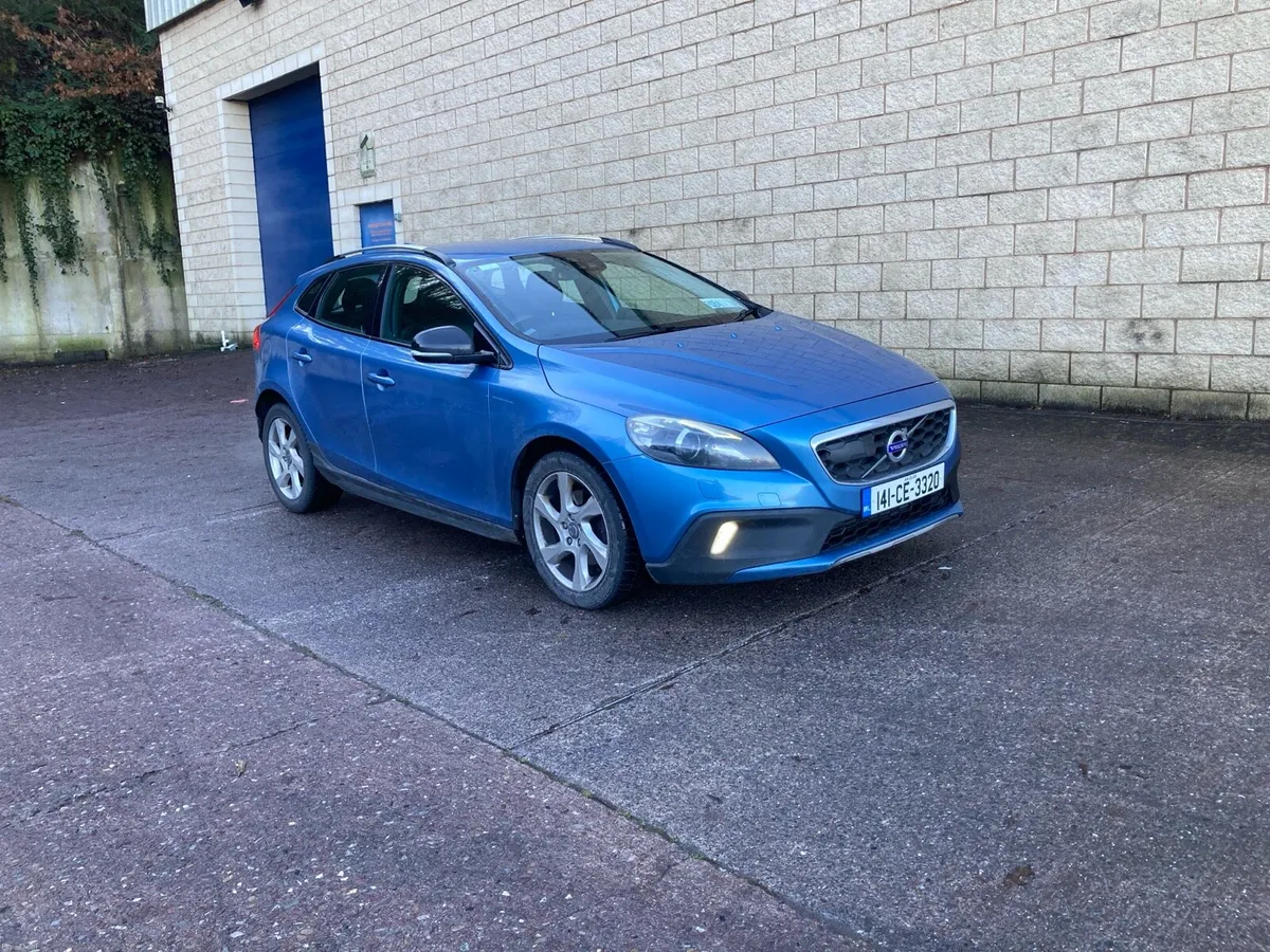 2014 Volvo V40 1.6 Diesel  Crosscountry Auto - Image 1