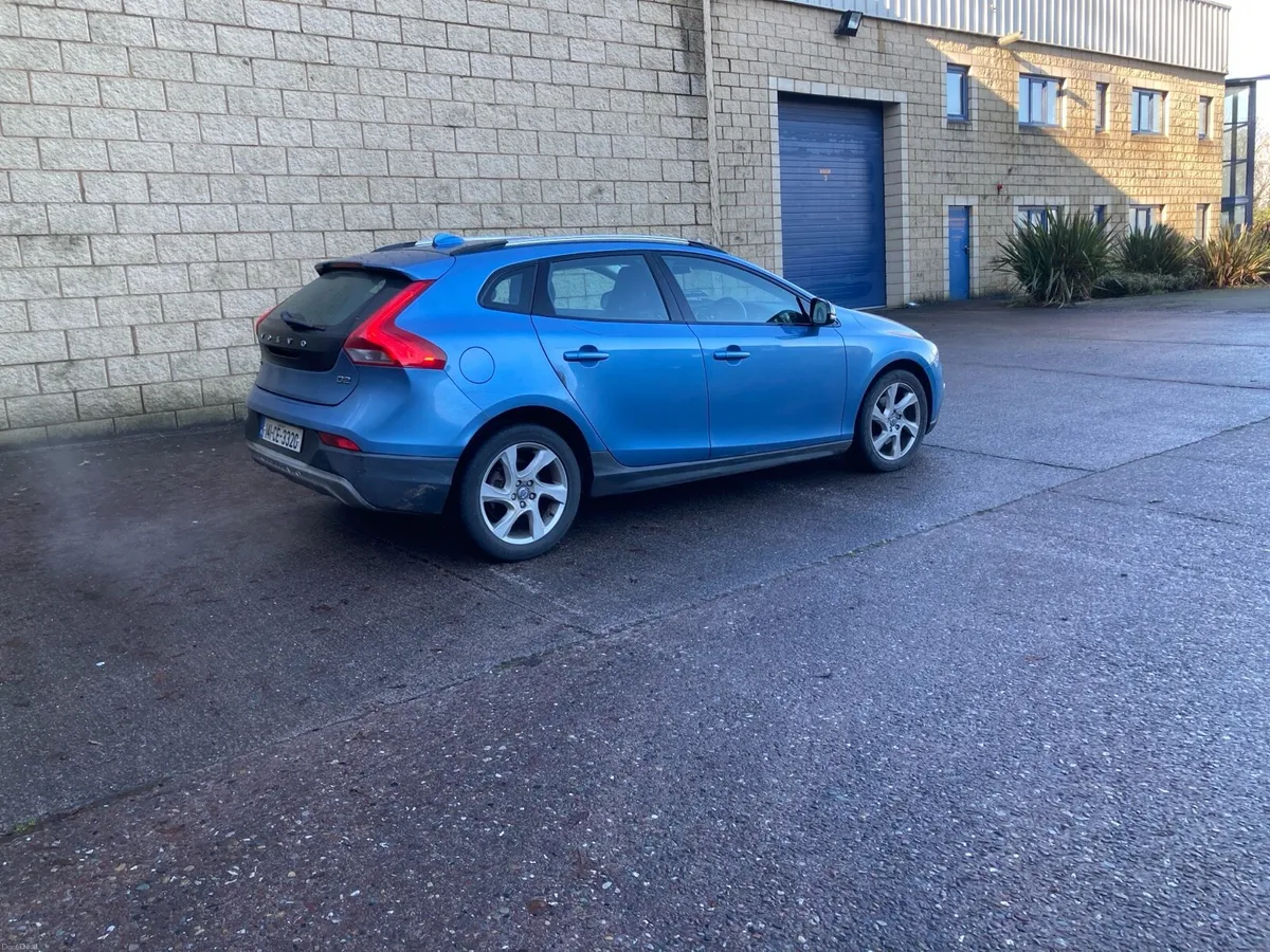 2014 Volvo V40 1.6 Diesel  Crosscountry Auto - Image 3