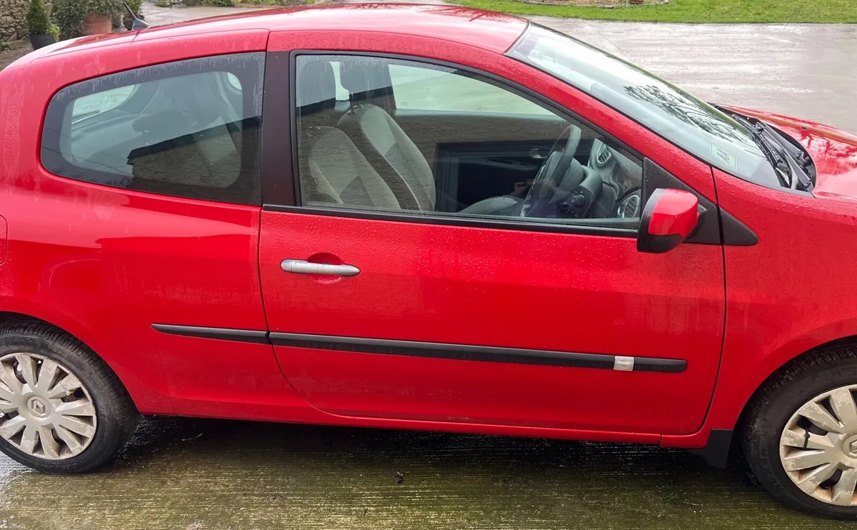 Excellent Condition- Renault Clio Car. - Image 4