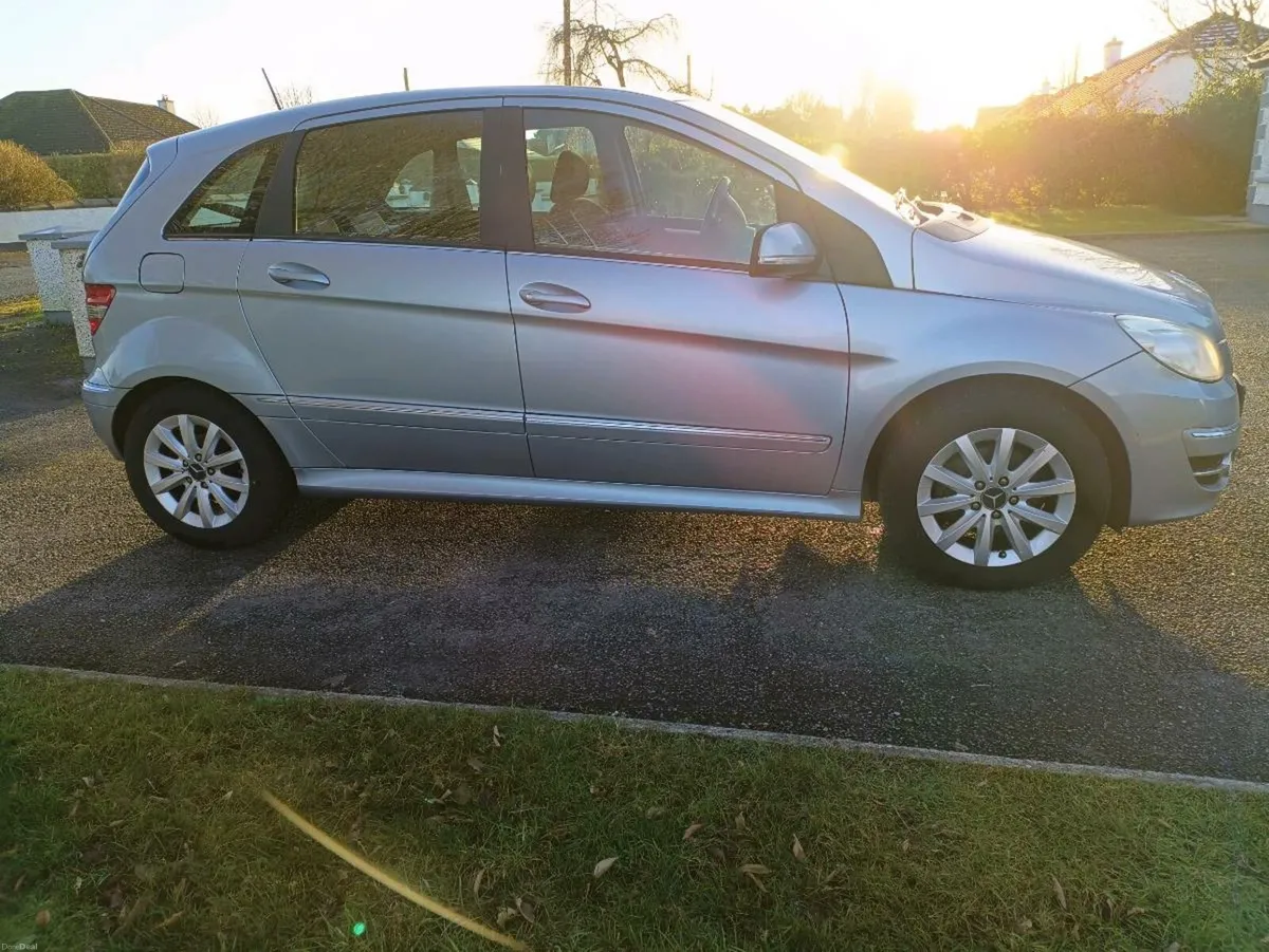 Mercedes B180 Diesel 2011 Manual - Image 2