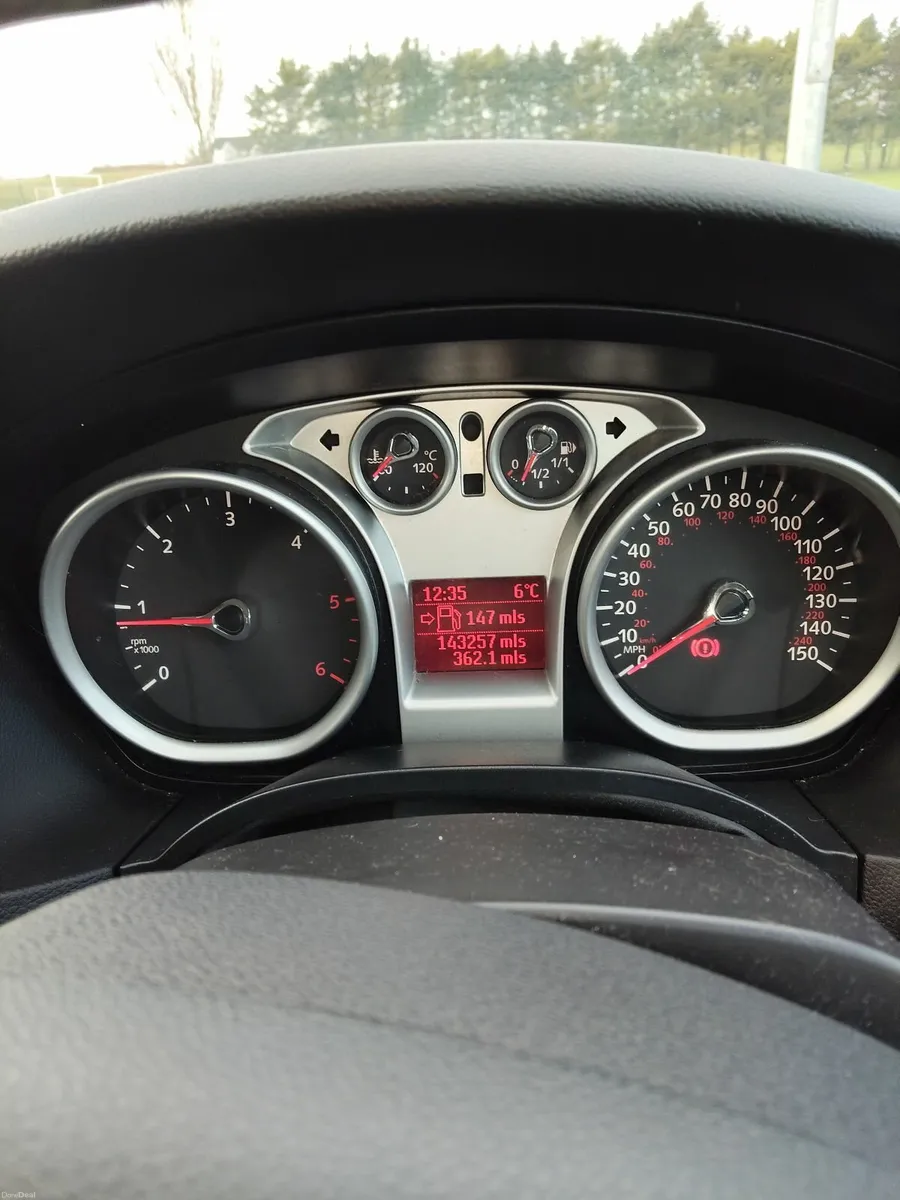 Ford Focus 2010 - Image 2