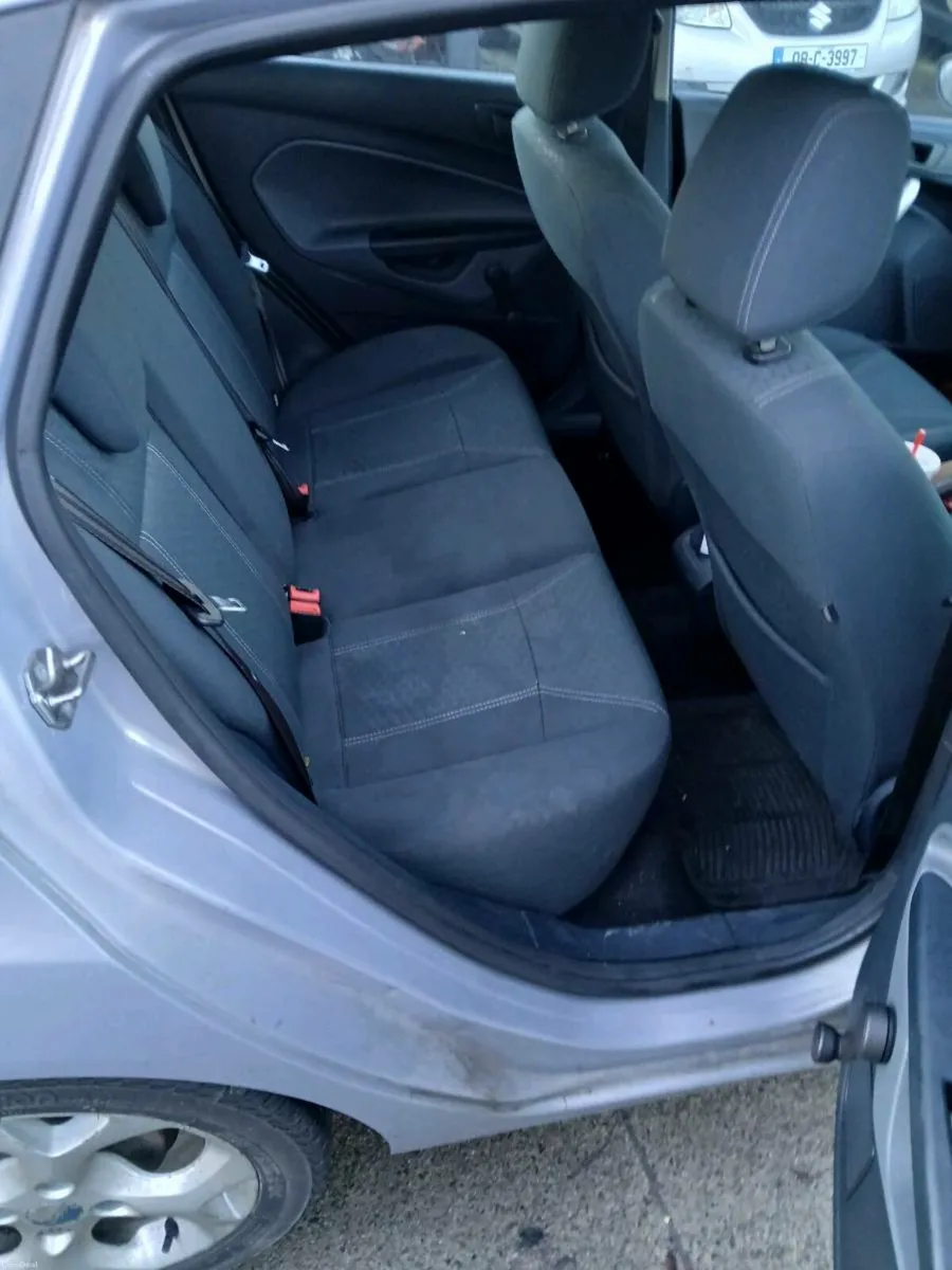 Ford fiesta - Image 4