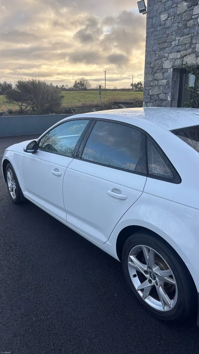 Audi A4 2017 - Image 2