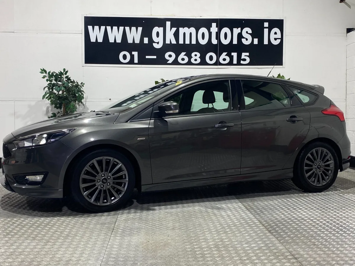 Ford Focus 2016//ST LINE//LOW MILEAGE/// - Image 3