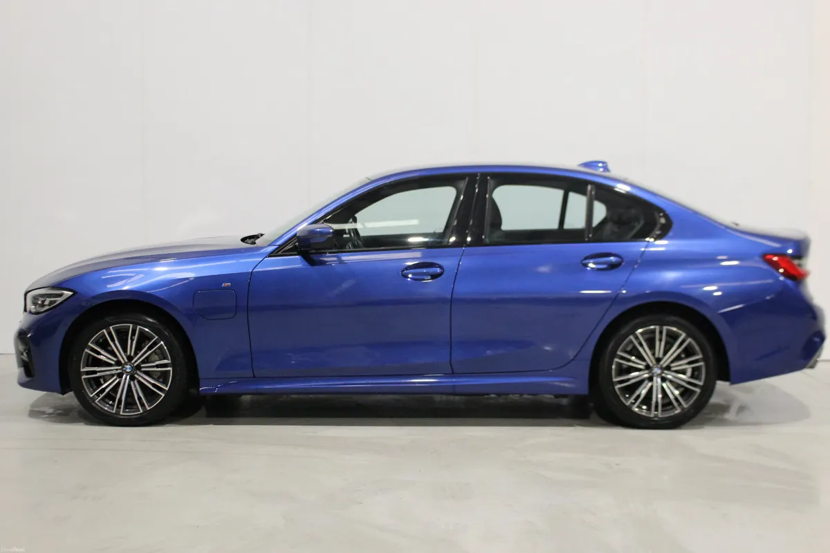 BMW 3-Series 2020 - Image 4