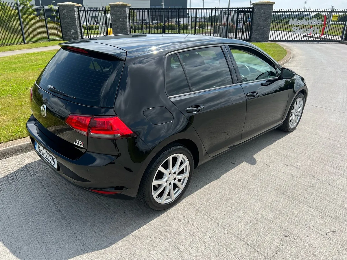 2014 Volkswagen Golf - Image 2