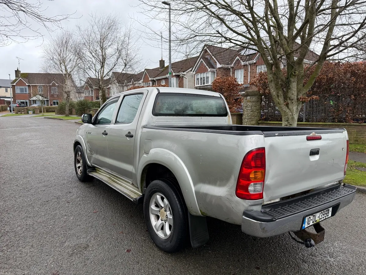 Toyota hilux 2.5 d4d price €2600 - Image 4