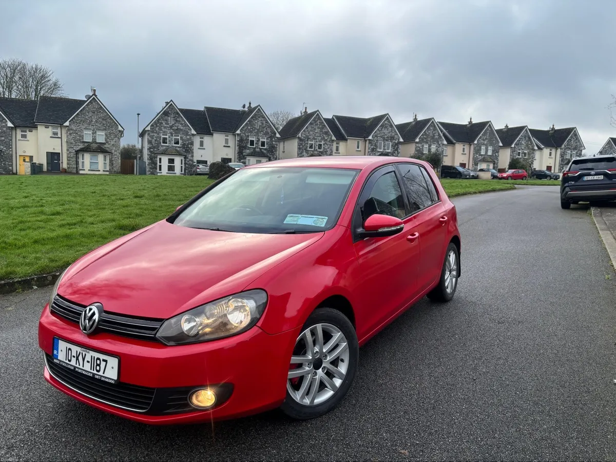 2010 Volkswagen Golf 1.6 TDI high line model - Image 2